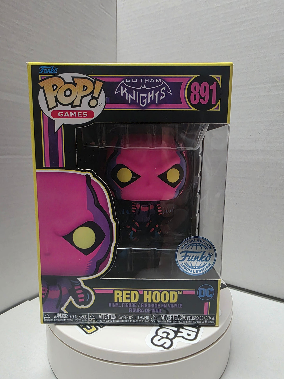 Funko Pop! Games: Gotham Knights – Red Hood #891 (Black Light) Funko Special Edition