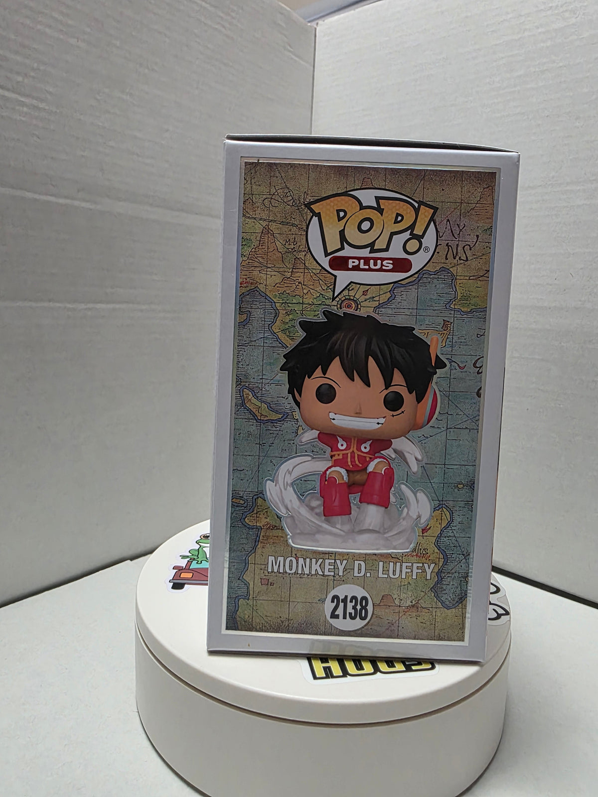Funko Pop Plus One Piece Monkey D. Luffy #2138 Metallic - side left