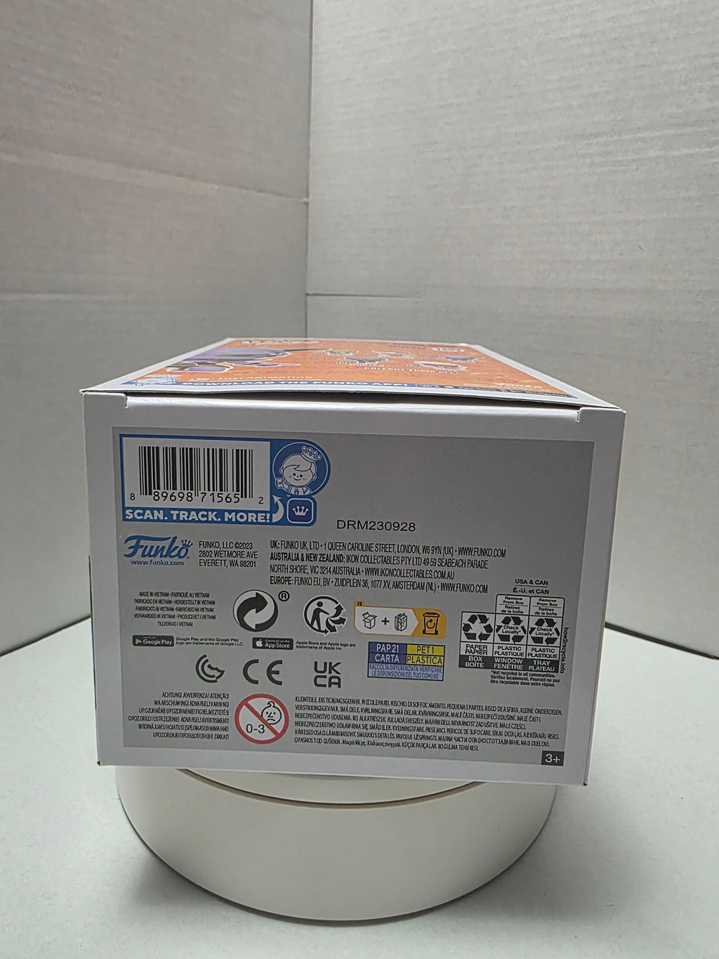 Funko Pop! Dragon Ball Z - Captain Ginyu #1493 (Entertainment Earth Exclusive, Glow in the Dark) Signed by Dale D. Kelly (Voice of Captain Ginyu)