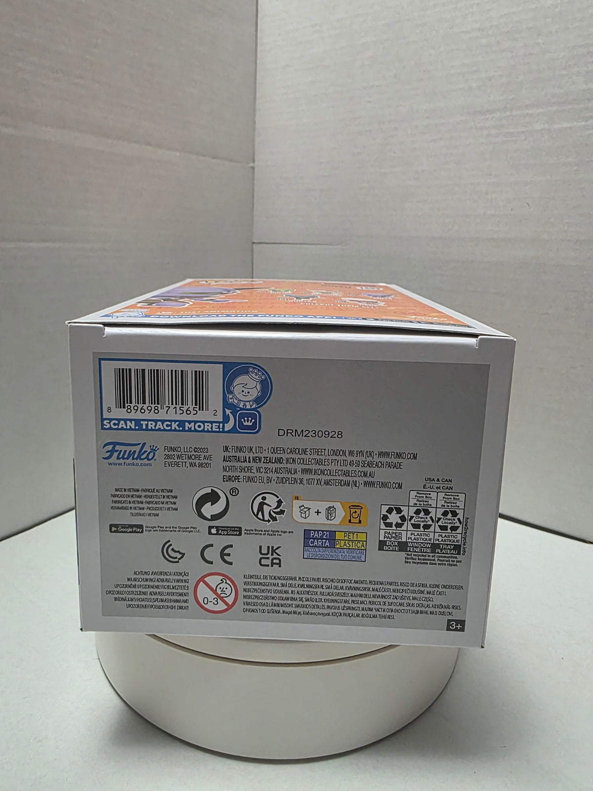 Funko Pop! Dragon Ball Z - Captain Ginyu #1493 (Entertainment Earth Exclusive, Glow in the Dark) Signed by Dale D. Kelly (Voice of Captain Ginyu)