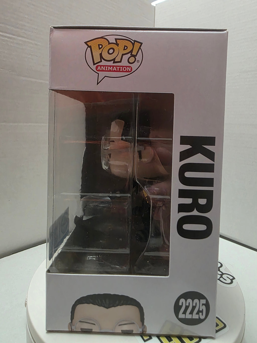 Funko Pop One Piece Kuro 2225 top side panel