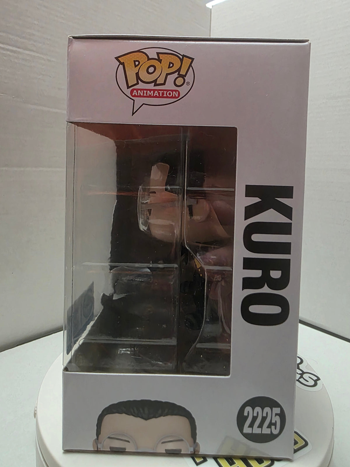 Funko Pop One Piece Kuro 2225 top side panel