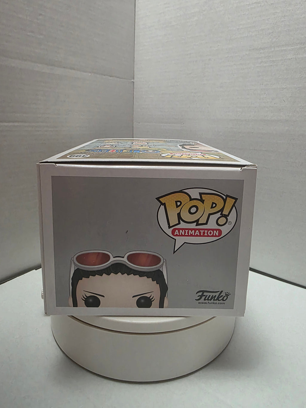 Funko Pop One Piece Nico Robin 399 top of box