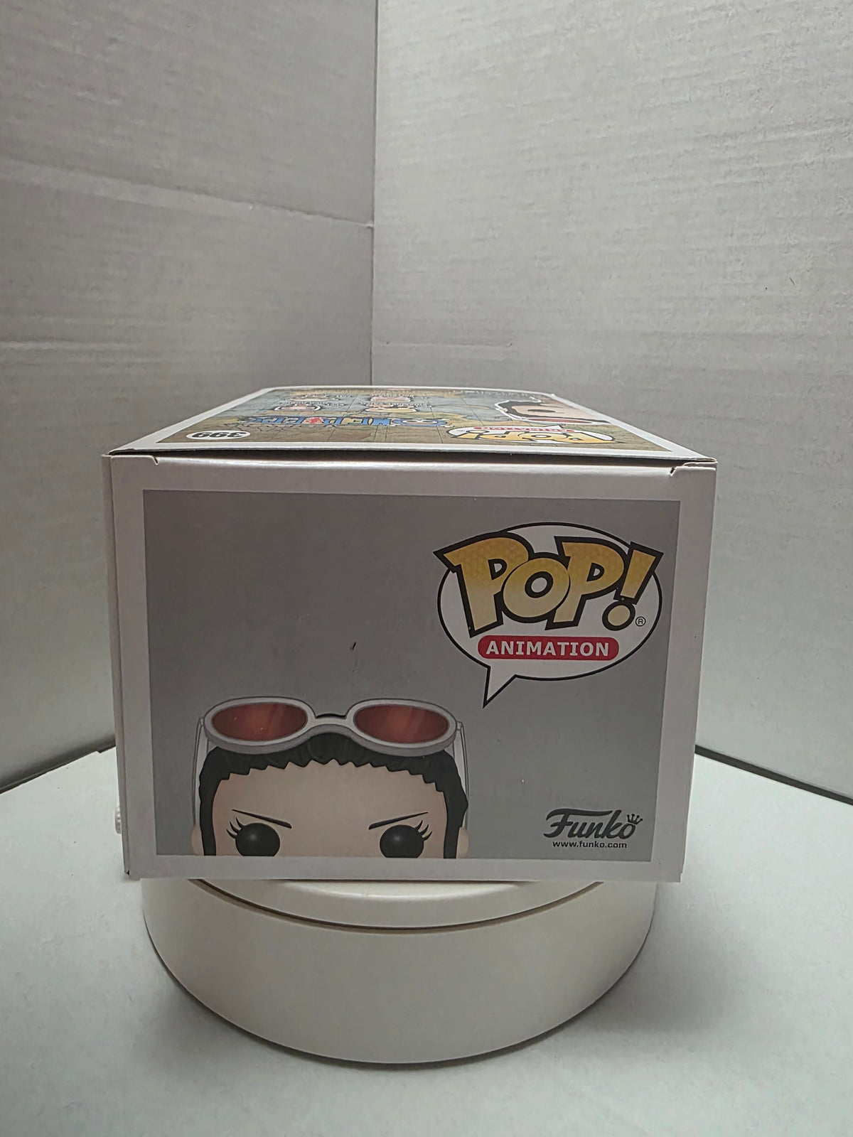 Funko Pop One Piece Nico Robin 399 top of box
