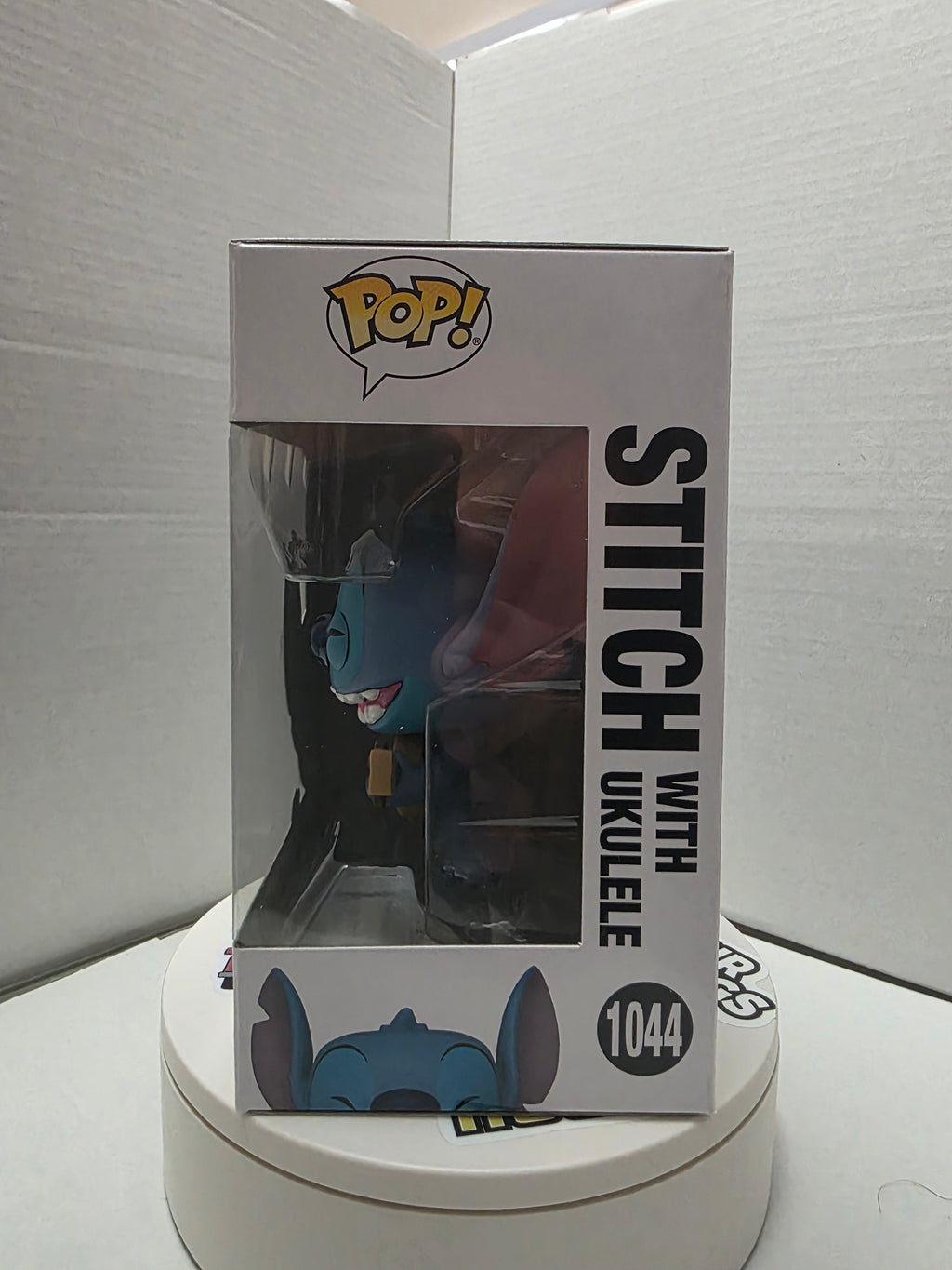 Funko Pop Disney Lilo and Stitch - Stitch with Ukulele #1044 top of box