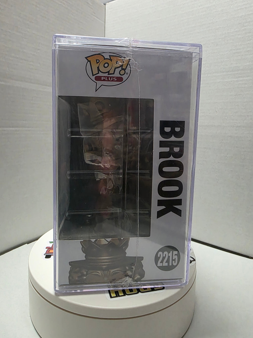 Funko Pop Plus One Piece Brook #2215 - side view