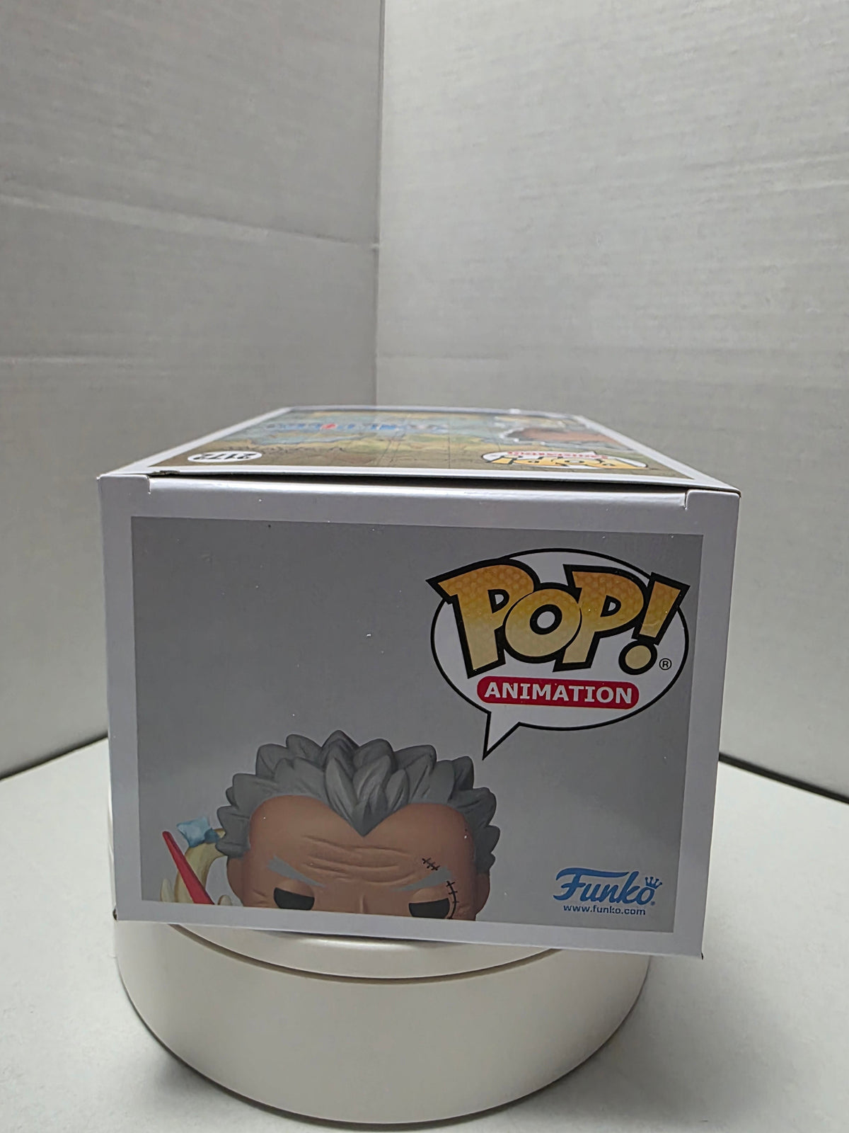 Funko Pop One Piece Monkey D. Garp #2172 - side left