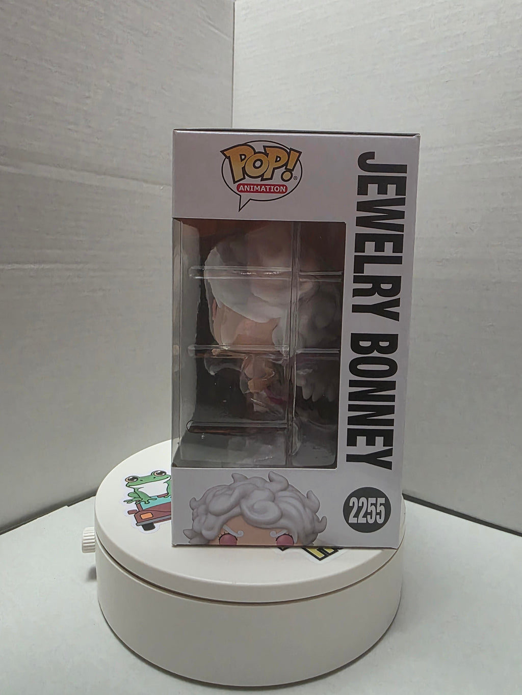 Funko Pop One Piece Jewelry Bonney 2255 side panel with name