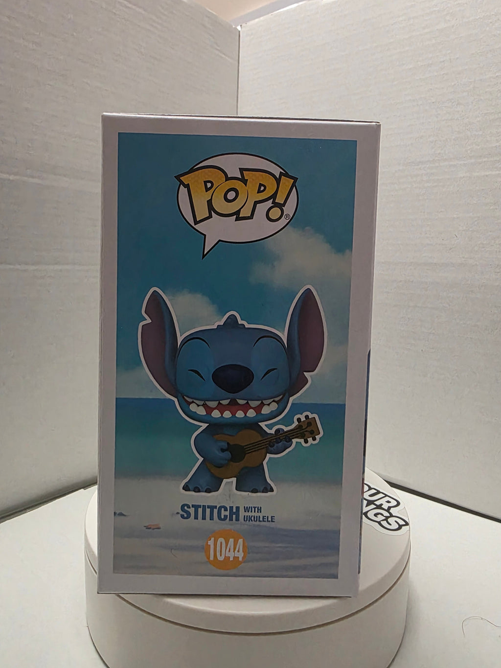 Funko Pop Disney Lilo and Stitch - Stitch with Ukulele #1044 front of box
