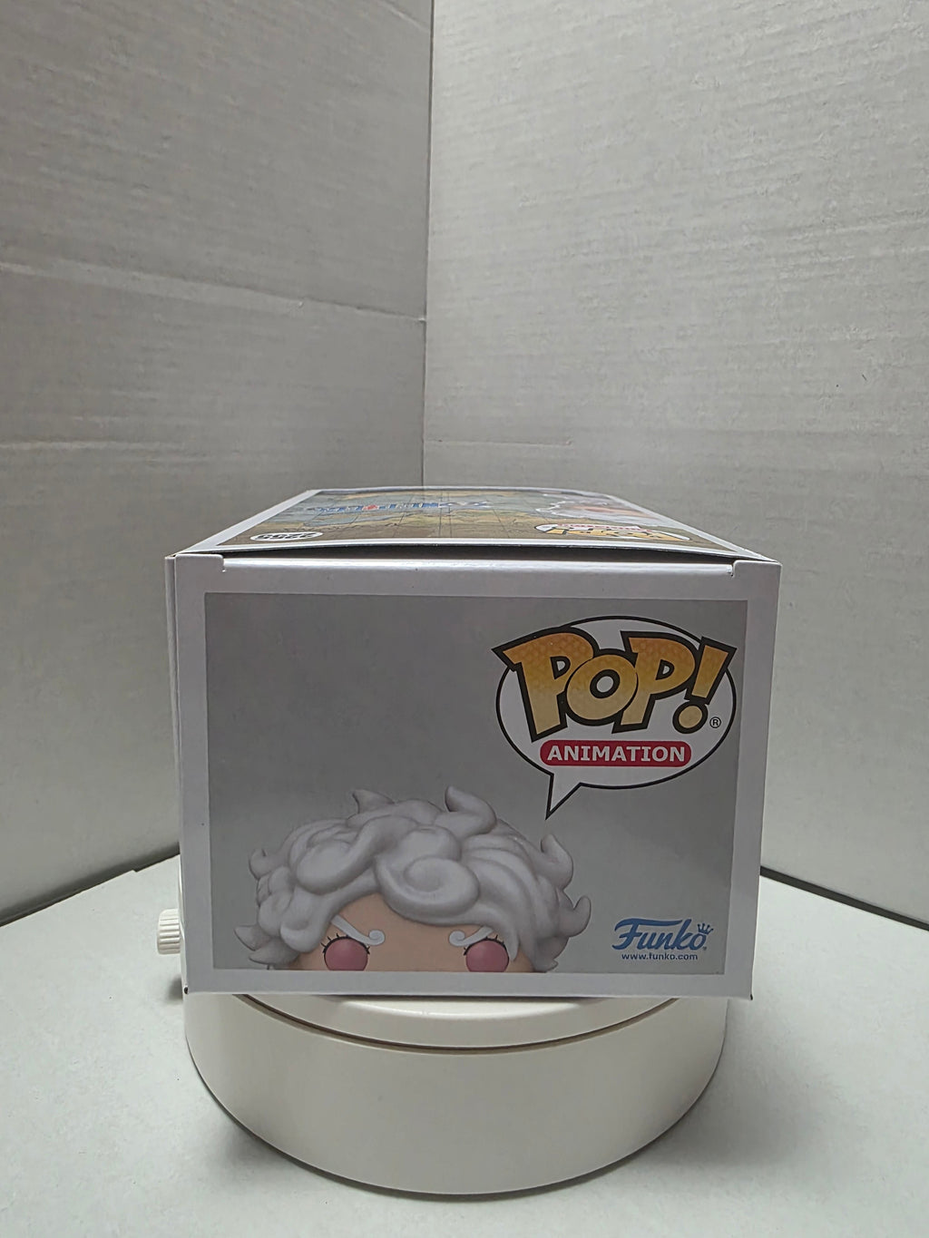 Funko Pop One Piece Jewelry Bonney 2255 side panel with character art